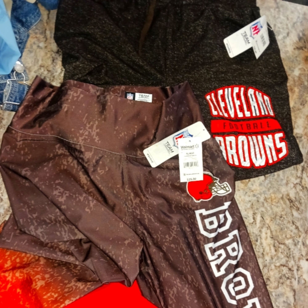 Work out pants m cleanliness browns brand new and jogging top m brand new .